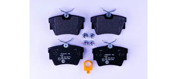 Задні гальмівні колодки 8DB355010761 HELLA
