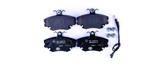Передні тормозні колодки 8DB355018131 HELLA