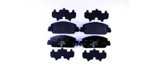Передні тормозні колодки 8DB355021471 HELLA