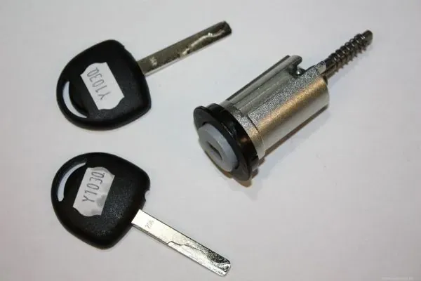 Личинка замка запалювання 100082710 Dello/Automega