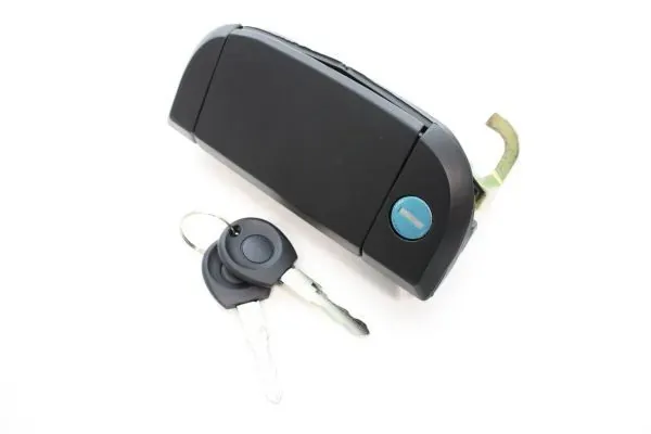 Ручка передньої двері зовнішня ліва 100008810 Dello/Automega