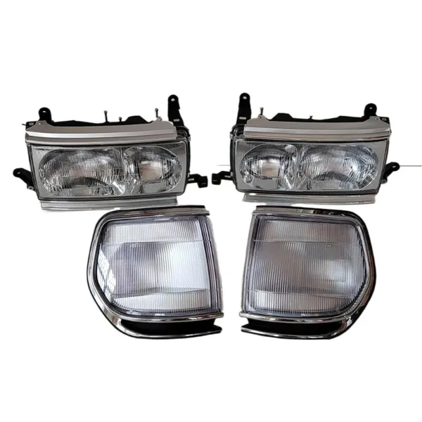Фара права 8111060365 Toyota