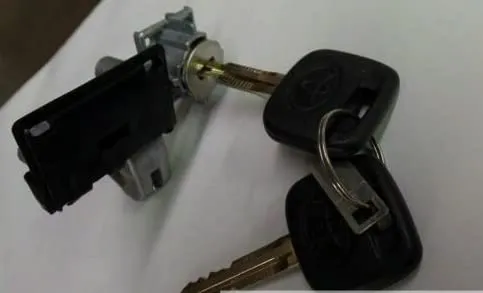 Личинка замка дверей передньої, лівою 6905642020 Toyota