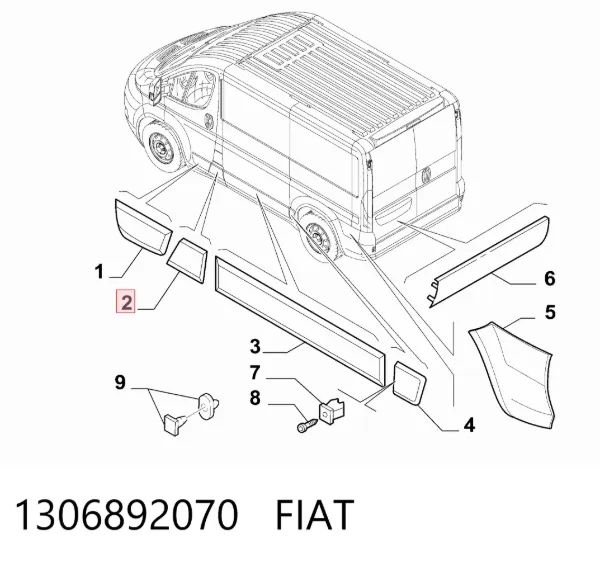 Накладка стійки кузова зовнішня, центральна ліва 1306892070 Fiat/Alfa/Lancia