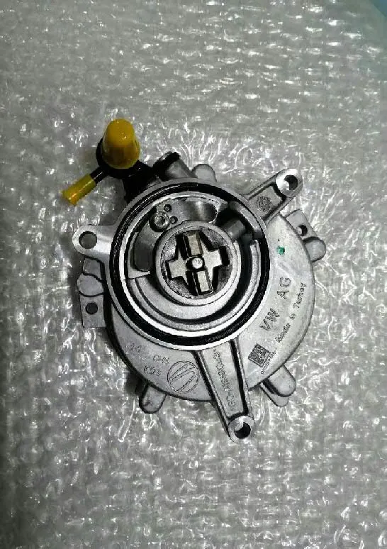 Вакуумний насос 06M145100L VAG