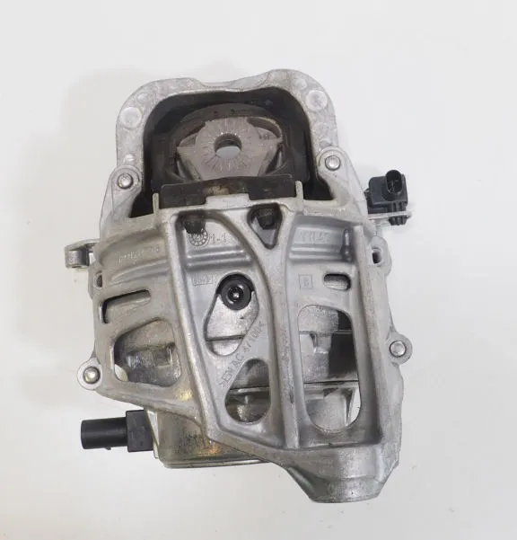 Подушка (опора) двигуна, права 4M0199256BR VAG