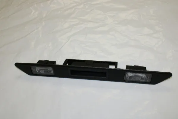 Накладка кришки багажника 8P48275743FZ VAG