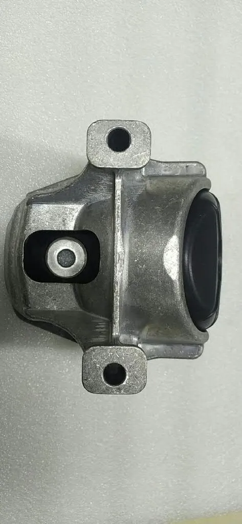 Подушка (опора) двигуна, права 8R0199381AM VAG
