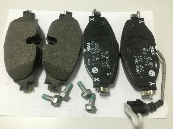 Передні тормозні колодки 8V0698151B VAG