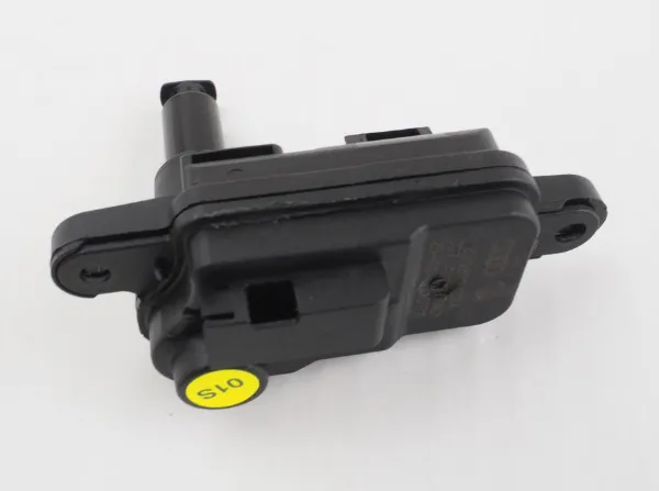 Мотор-привод відкриття лючка бака 8V0862159A VAG