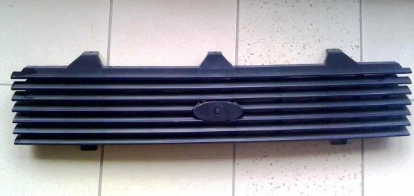 Решітка радіатора 1613224 Ford