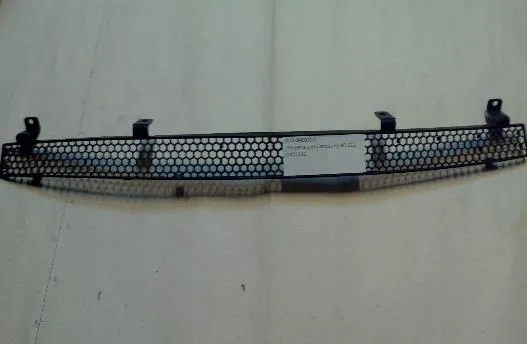 Решітка переднього бампера S128401111 Chery