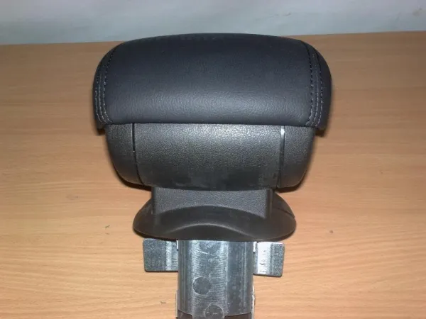 Підлокітник центральній консолі KE8771K300 Nissan/Infiniti