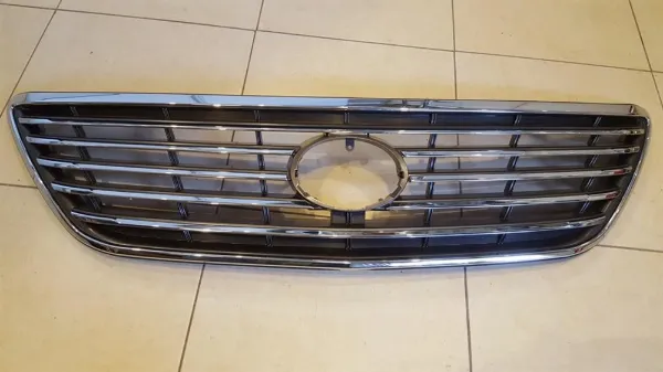 Решітка радіатора 842348070 Toyota