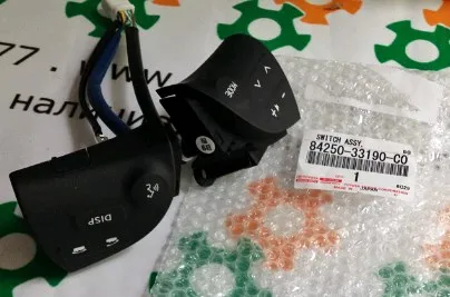 Блок кнопкових перемикачів кермового колеса 8425033190C0 Toyota