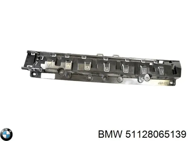 Кронштейн бампера заднього, центральний 51128065139 BMW