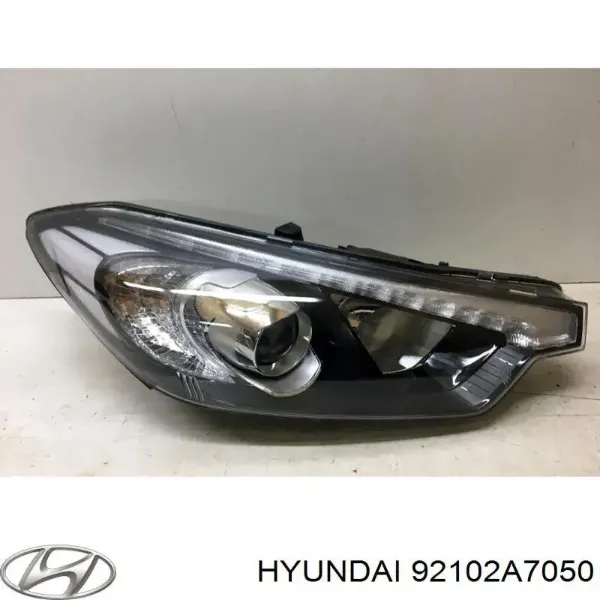 Фара права 92102A7050 Hyundai/Kia