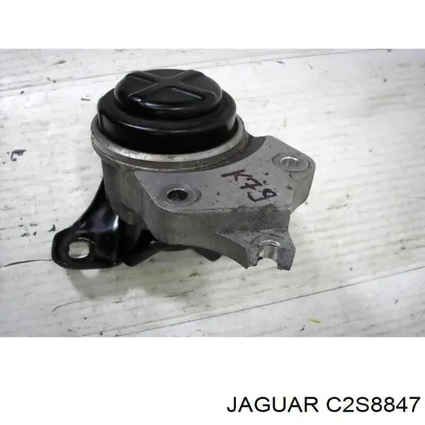 Подушка (опора) двигуна, права C2S8710 Jaguar