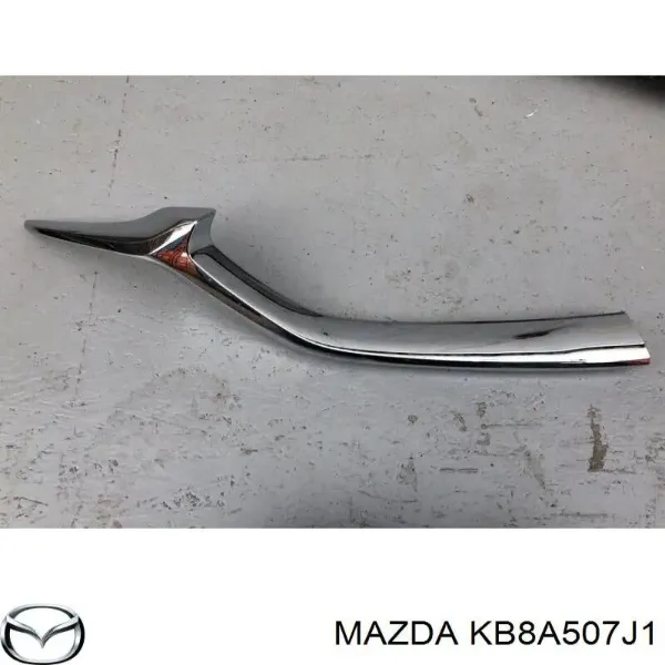Молдинг решітки радіатора, правий KB8A507J1 Mazda