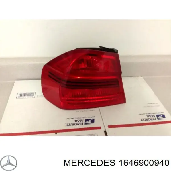 Накладка зовнішня (молдинг) порога, лівий A1646900940 Mercedes
