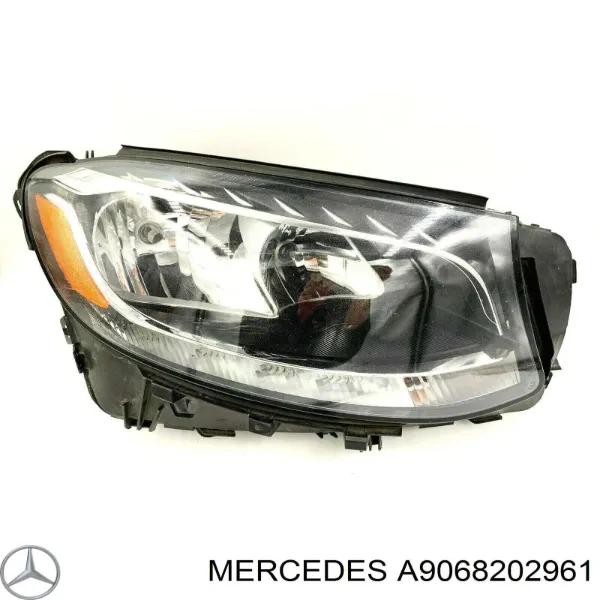 Фара права A9068202961 Mercedes