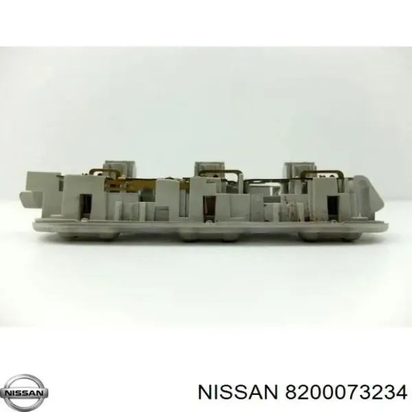 Плафон освітлення кабіни 8200073234 Nissan/Infiniti