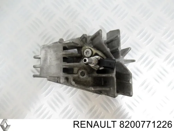 Тримач форсунки дизельної 8200771226 Nissan/Infiniti