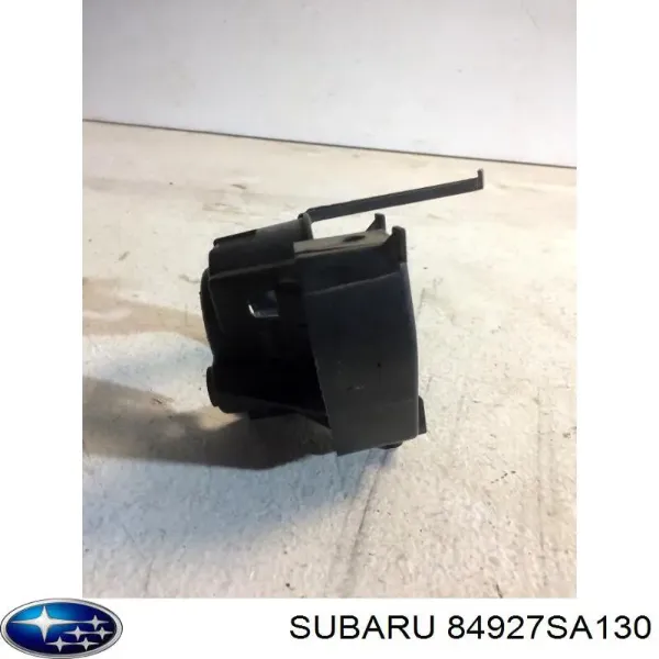 Кронштейн кріплення протитуманною фари, правої 84927SA130 Subaru