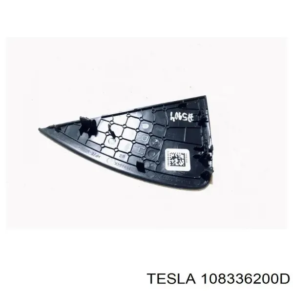 Кришка бічна панелі "торпедо", права 108336200D Tesla