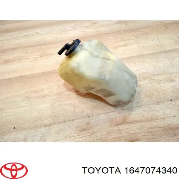 Бачок системи охолодження 1647074340 Toyota