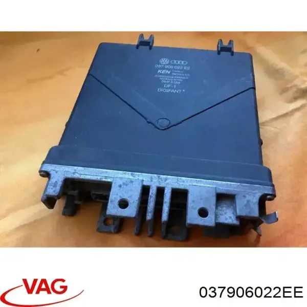 Електронний блок керування двигуном 037906022EE VAG