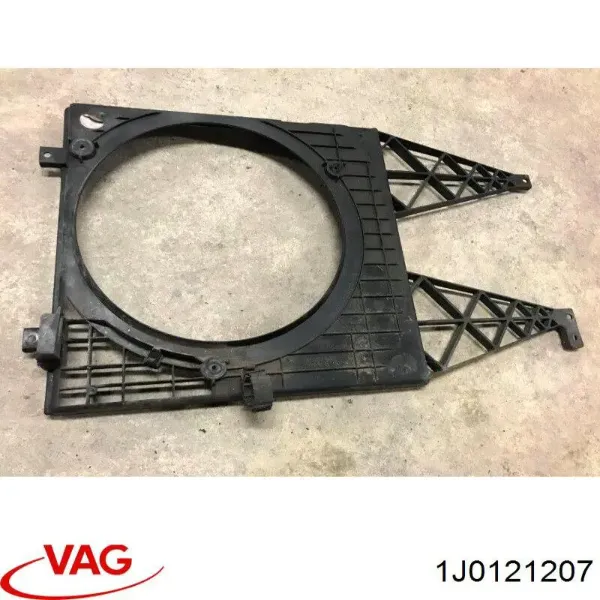 Дифузор (кожух) радіатора охолодження 570012 Maxgear