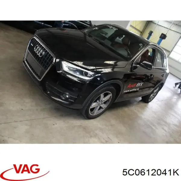 Заглушка бампера буксирувального гака, передня на Skoda Octavia II A5 1Z3