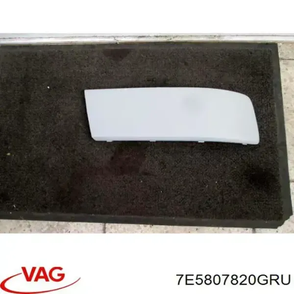 Молдинг переднього бампера, правий 7E5807820GRU VAG