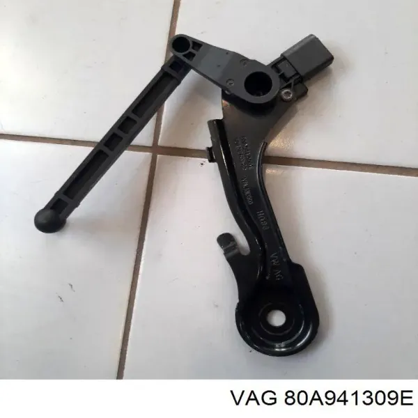 Датчик рівня положення кузова, задній лівий TQ45240 Tqparts