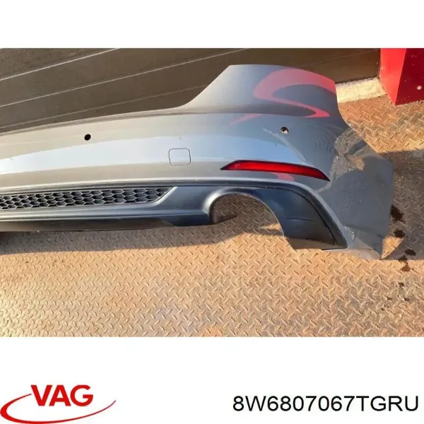 Задній бампер 8W6807067TGRU VAG