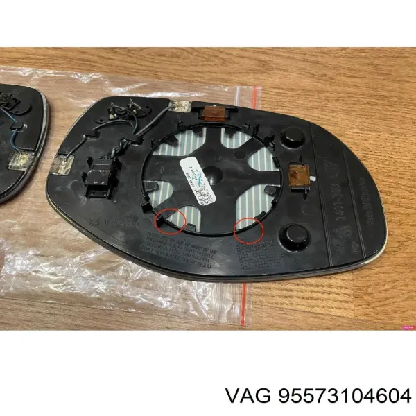 Дзеркальний елемент дзеркала заднього виду, правого 95573104604 VAG