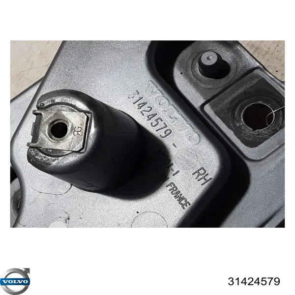 Кронштейн кріплення крила переднього правого, передній 31424579 Volvo