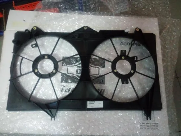 Дифузор (кожух) радіатора охолодження 1671128201 Toyota
