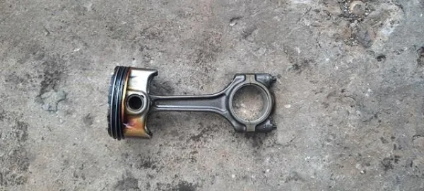 Шатун поршня двигуна 55568465 General Motors