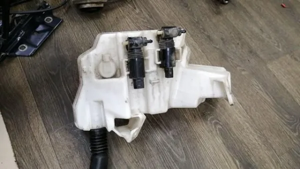 Бачок омивача LR025760 Land Rover