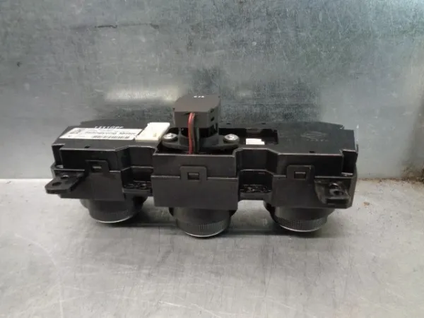 Блок управління кондиціонером 6871034101 Ssang Yong