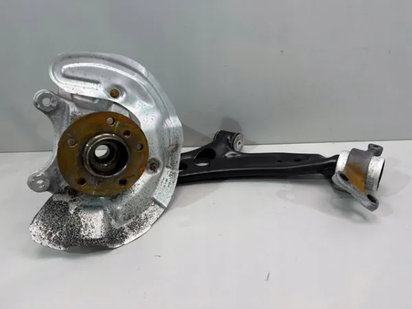 Цапфа - поворотний кулак передній, лівий 6876645 BMW