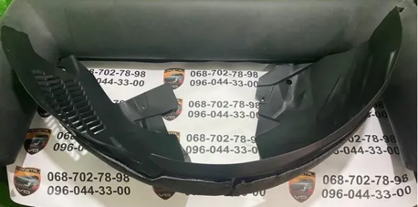 Підкрилок передній правий LR138389 Land Rover