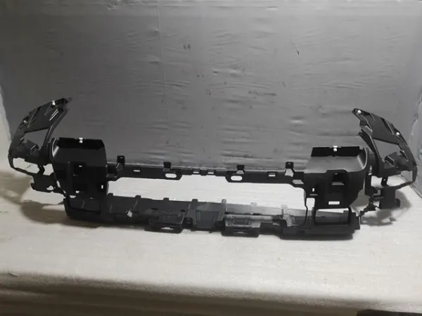 Підсилювач заднього бампера LR129731 Land Rover