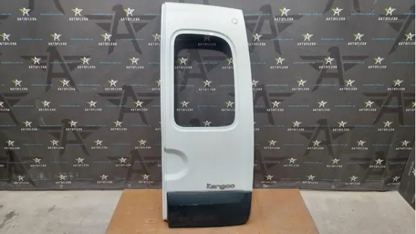 Двері фургона задні, розпашні, праві 901005956R Renault (RVI)