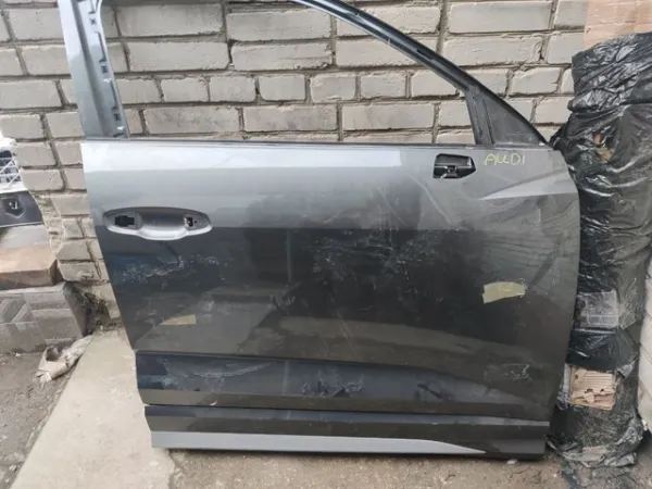 Двері праві передні Audi Q3 F3B
