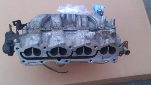 Впускний колектор 24435069 General Motors