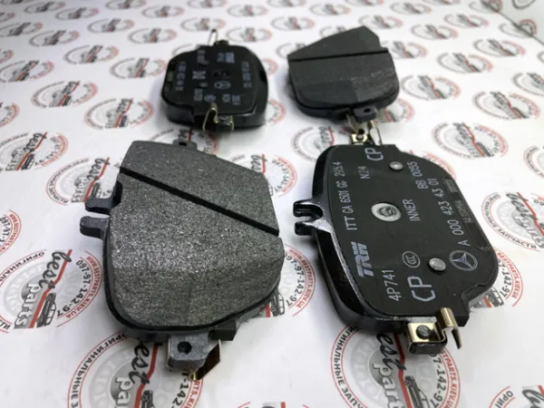Задні гальмівні колодки A000421980164 Mercedes