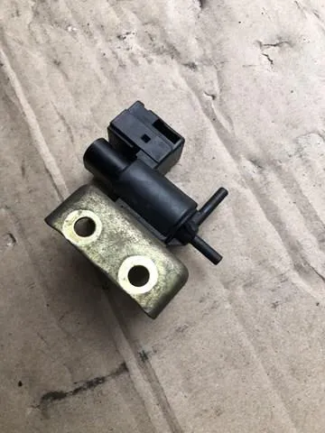Клапан перемикання системи подачі повітря K5T49091 Mitsubishi